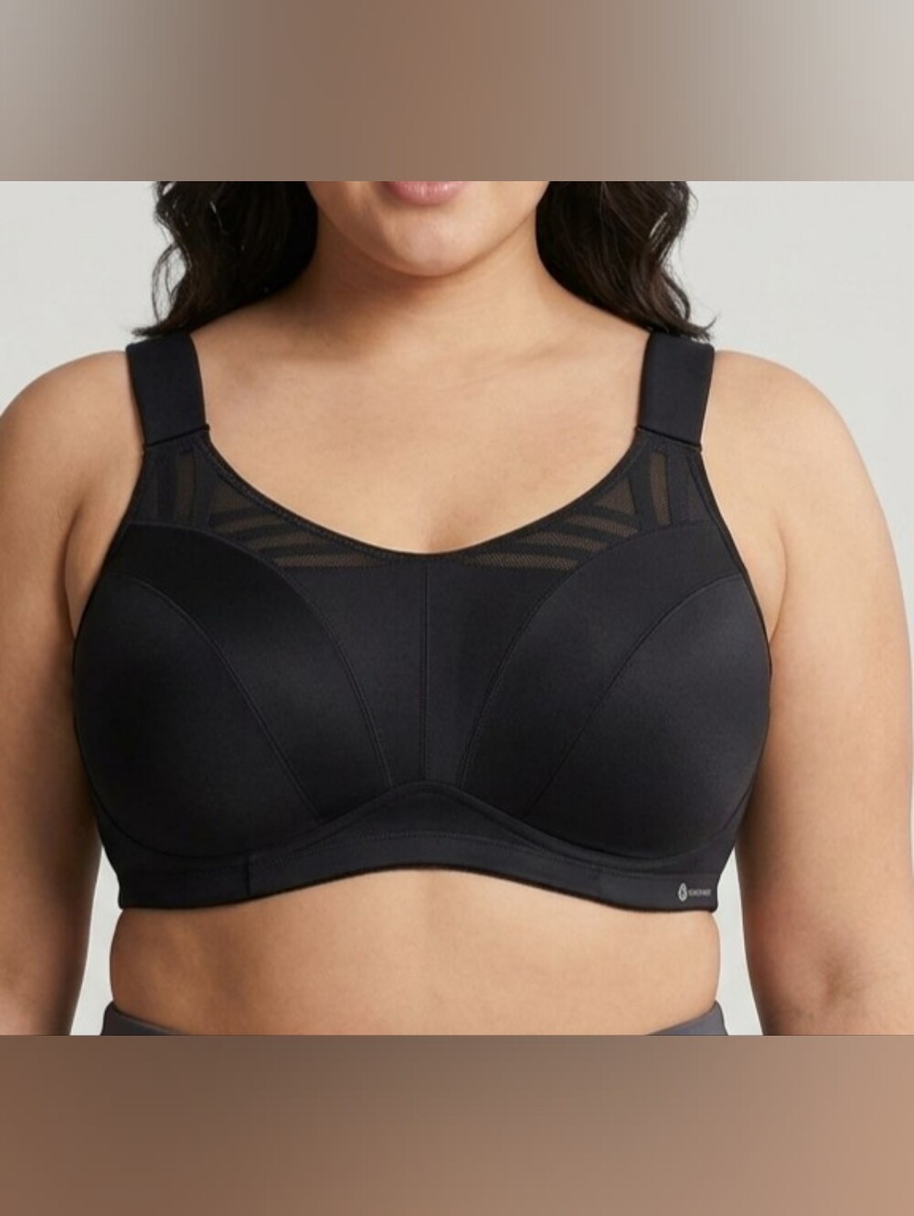 LIVI Comfort Support Full-Coverage black sport bra size 42G.